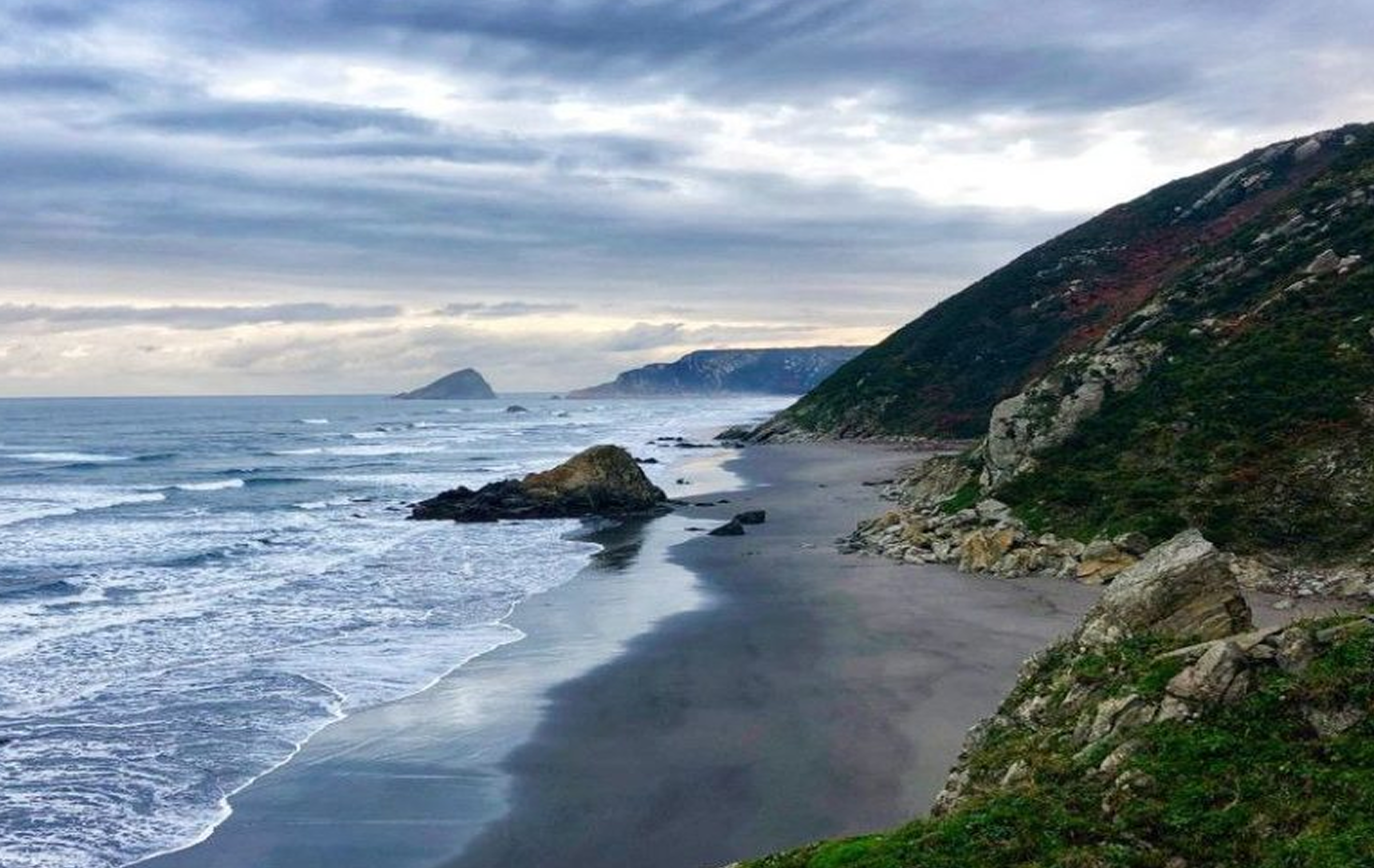 Costa y agua.